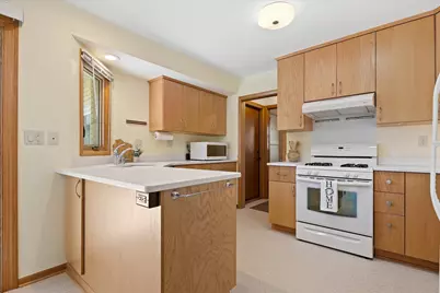 4978 S 24th St, Milwaukee, WI 53221 - Photo 9