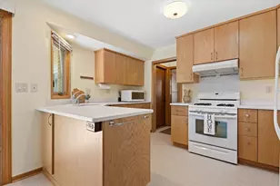 4978 S 24th St, Milwaukee, WI 53221 - Photo 9