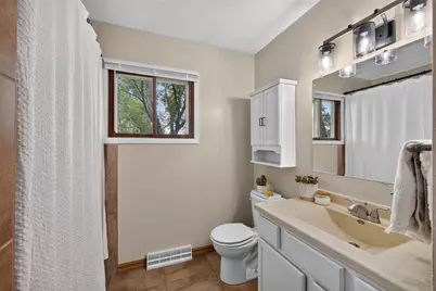 1510  Cliffview Dr, Holmen, WI 54636 - Photo 17