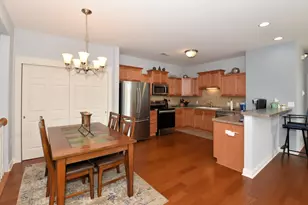 1033 Hastings Ct, Racine, WI 53406 - Photo 3