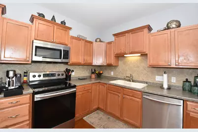 1033  Hastings Ct #202, Racine, WI 53406 - Photo 5