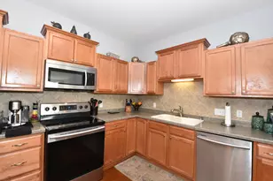 1033 Hastings Ct, Racine, WI 53406 - Photo 5