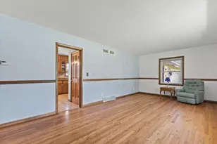 N84W19255 Menomonee Ave, Menomonee Falls, WI 53051 - Photo 7