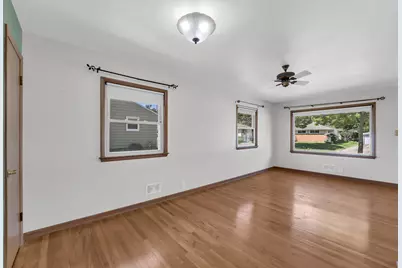 4418 S Kentucky Ave, Milwaukee, WI 53221 - Photo 9