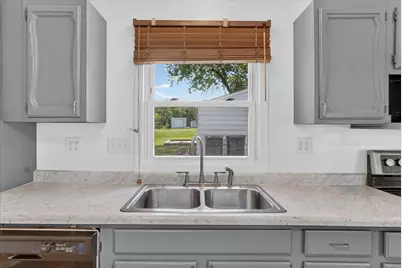 7101 W Allerton Ave, Greenfield, WI 53220 - Photo 13