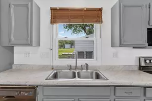7101 W Allerton Ave, Greenfield, WI 53220 - Photo 13