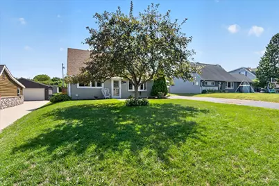 7101 W Allerton Ave, Greenfield, WI 53220 - Photo 3