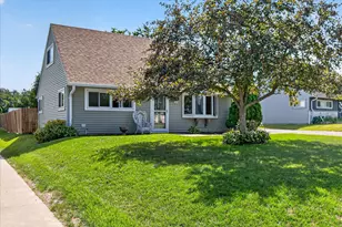 7101 W Allerton Ave, Greenfield, WI 53220 - Photo 5