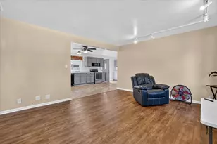 7101 W Allerton Ave, Greenfield, WI 53220 - Photo 9