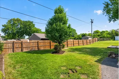 7101 W Allerton Ave, Greenfield, WI 53220 - Photo 33
