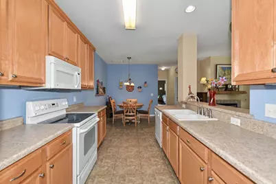 N16W26559  Meadowgrass Cir #E, Pewaukee, WI 53072 - Photo 11