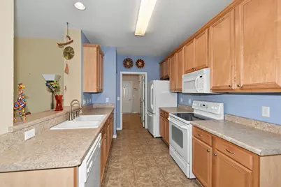 N16W26559  Meadowgrass Cir #E, Pewaukee, WI 53072 - Photo 9