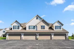 981 Hastings Ct, Sturtevant, WI 53406 - Photo 3