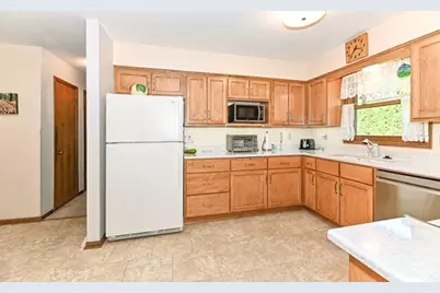 2120  Autumn Dr, Racine, WI 53402 - Photo 17