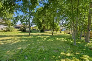 10027 Camelot Dr, Racine, WI 53406 - Photo 49