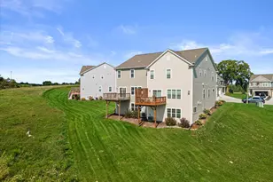 N67W25383 Breckenridge Ct, Sussex, WI 53089 - Photo 37
