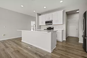 N67W25383 Breckenridge Ct, Sussex, WI 53089 - Photo 5