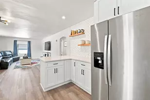 3430 N Mayfair Rd, Wauwatosa, WI 53222 - Photo 9