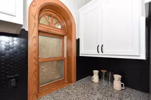 1714 E Kane Pl, Milwaukee, WI 53202 - Photo 11