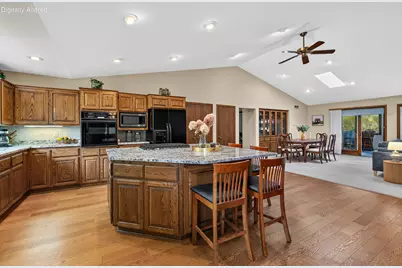 210  Riveredge Ct, Thiensville, WI 53092 - Photo 7