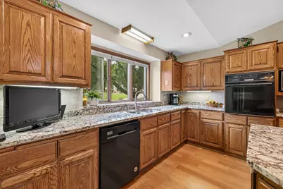 210  Riveredge Ct, Thiensville, WI 53092 - Photo 9