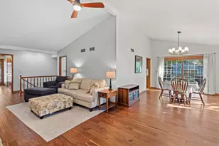 7727 W Maple Ridge Ct, Franklin, WI 53132 - Photo 7
