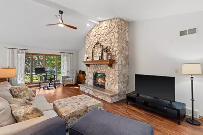 7727 W Maple Ridge Ct, Franklin, WI 53132 - Photo 3