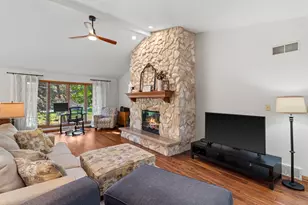7727 W Maple Ridge Ct, Franklin, WI 53132 - Photo 3