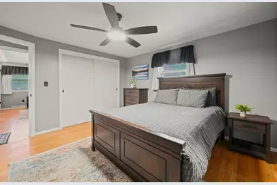 924 S 116th St, West Allis, WI 53214 - Photo 5