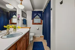 924 S 116th St, West Allis, WI 53214 - Photo 9