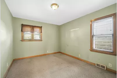 3300 S 14th St, Milwaukee, WI 53215 - Photo 13