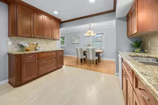 N86W14553 Macarthur Dr, Menomonee Falls, WI 53051 - Photo 9