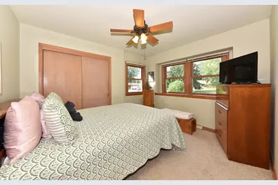 N56W15810  Bette Dr, Menomonee Falls, WI 53051 - Photo 17