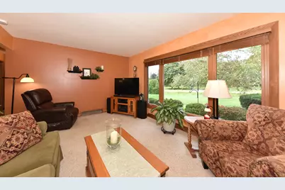 N56W15810  Bette Dr, Menomonee Falls, WI 53051 - Photo 5