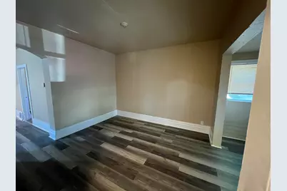 2555 N 16th St, Milwaukee, AZ 53206 - Photo 1