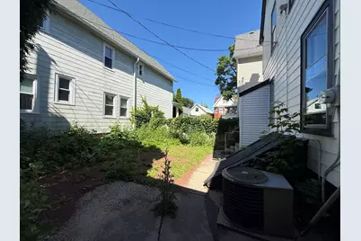 1537 E Irving Pl, Milwaukee, WI 53202 - Photo 17