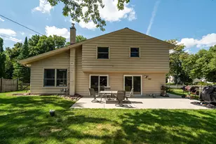 2100 S Woodshire Dr, New Berlin, WI 53151 - Photo 27