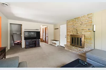 2100 S Woodshire Dr, New Berlin, WI 53151 - Photo 17