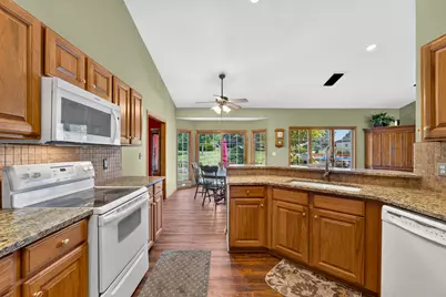 4372  113th St, Pleasant Prairie, WI 53158 - Photo 9