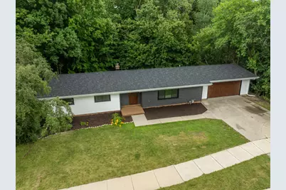 2421  Skyline Dr, West Bend, WI 53090 - Photo 43