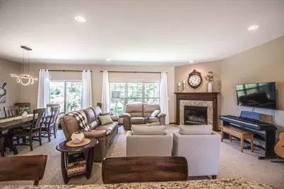 3028  Tanglewood Dr, Waukesha, WI 53189 - Photo 7