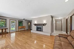 611 W Mequon Rd, Mequon, WI 53092 - Photo 21