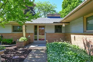 611 W Mequon Rd, Mequon, WI 53092 - Photo 9