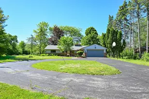 611 W Mequon Rd, Mequon, WI 53092 - Photo 7