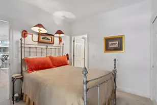 1550 N Warren Ave, Milwaukee, WI 53202 - Photo 17
