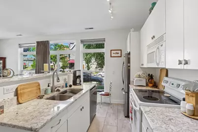 1550 N Warren Ave #113, Milwaukee, WI 53202 - Photo 15