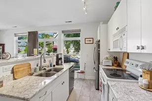 1550 N Warren Ave, Milwaukee, WI 53202 - Photo 15