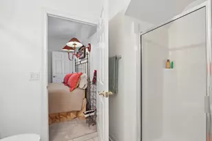 1550 N Warren Ave, Milwaukee, WI 53202 - Photo 21
