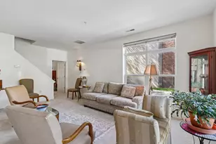 1550 N Warren Ave, Milwaukee, WI 53202 - Photo 5