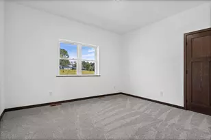 1222 Leo Dr, Holmen, WI 54636 - Photo 13